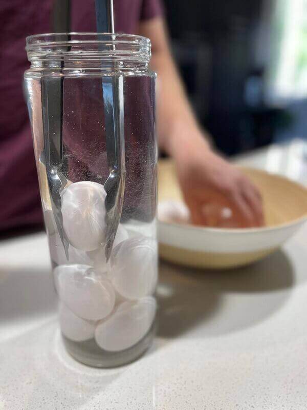 Adding eggs to hydrated lime