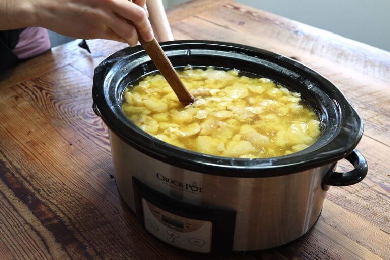 stirring-rendered-tallow-in-crock-pot